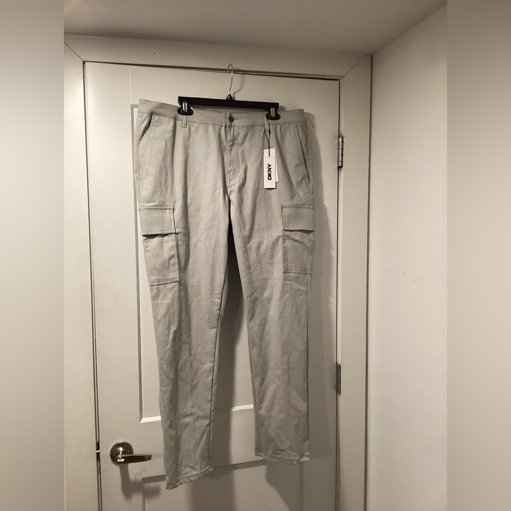 NWT DKNY Size 38 X 32‎ Slim Fit Cargo Pants for Men Rock Salt